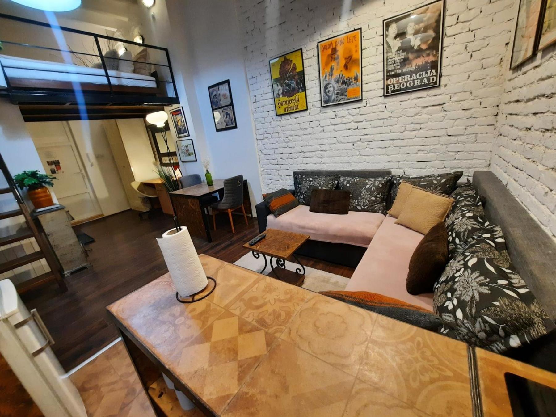 Authentic Centre - Split Level Loft With Patio In Courtyard Apartman *
