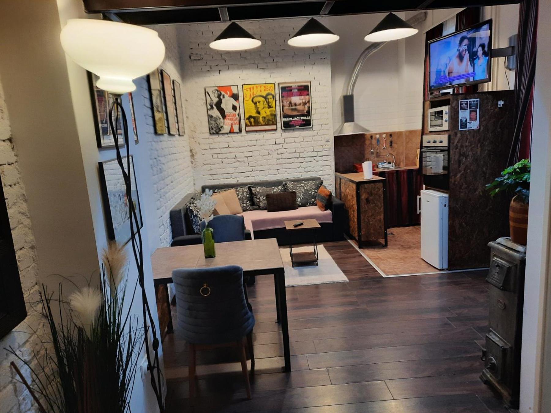 Authentic Centre - Split Level Loft With Patio In Courtyard Apartman *