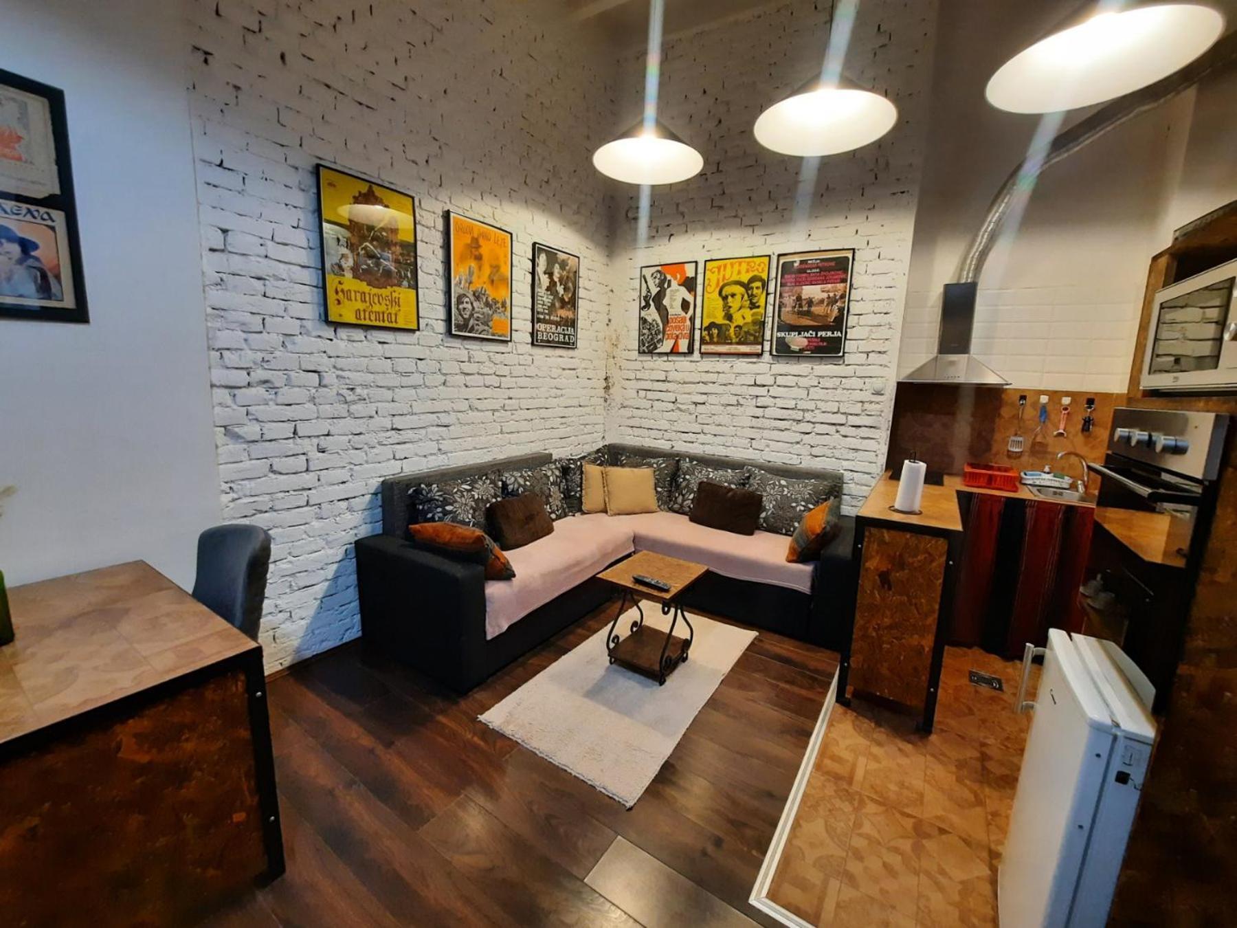 Apartman Authentic Centre - Split Level Loft With Patio In Courtyard *