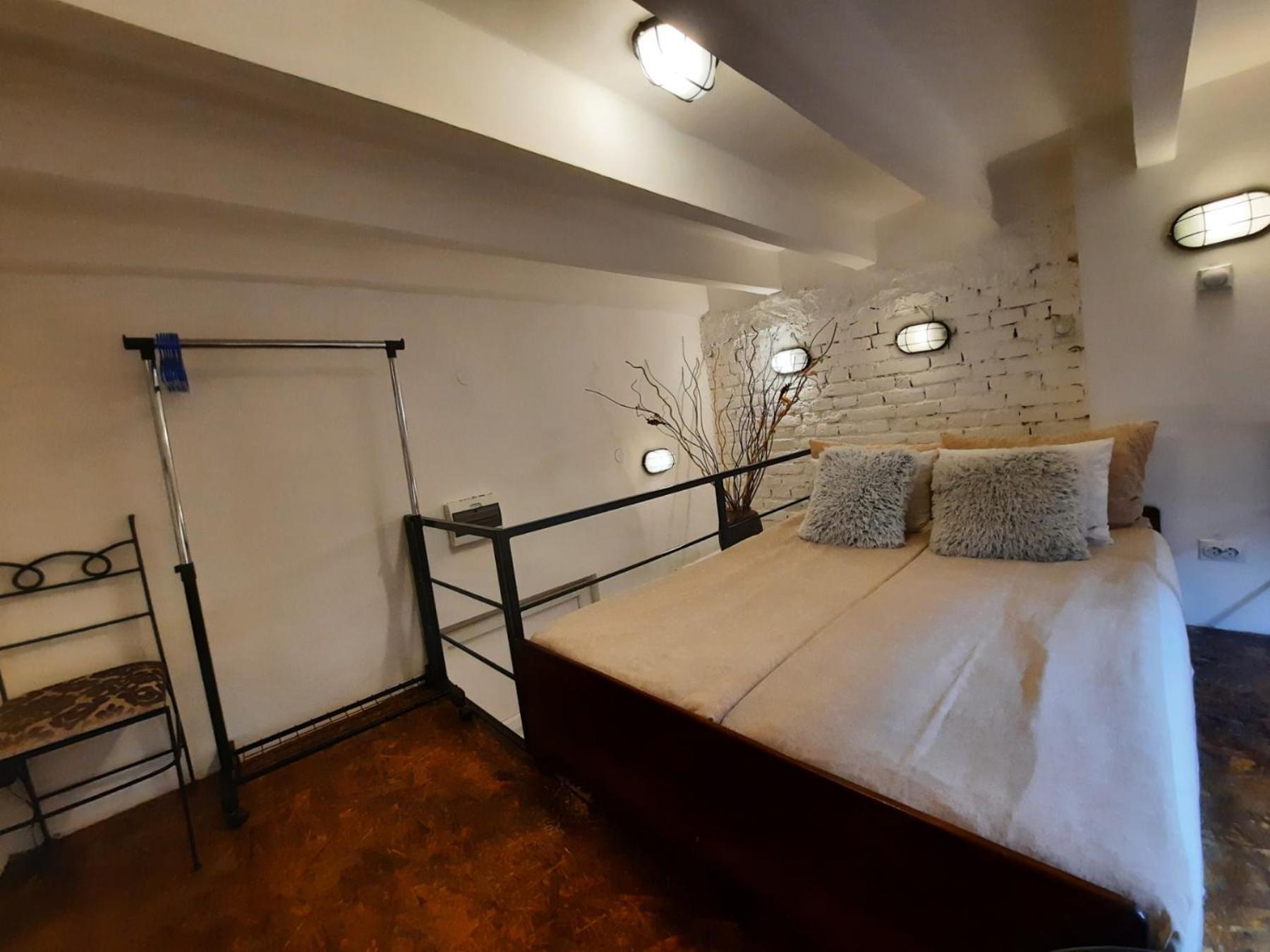 Authentic Centre - Split Level Loft With Patio In Courtyard Apartment Belgrad
