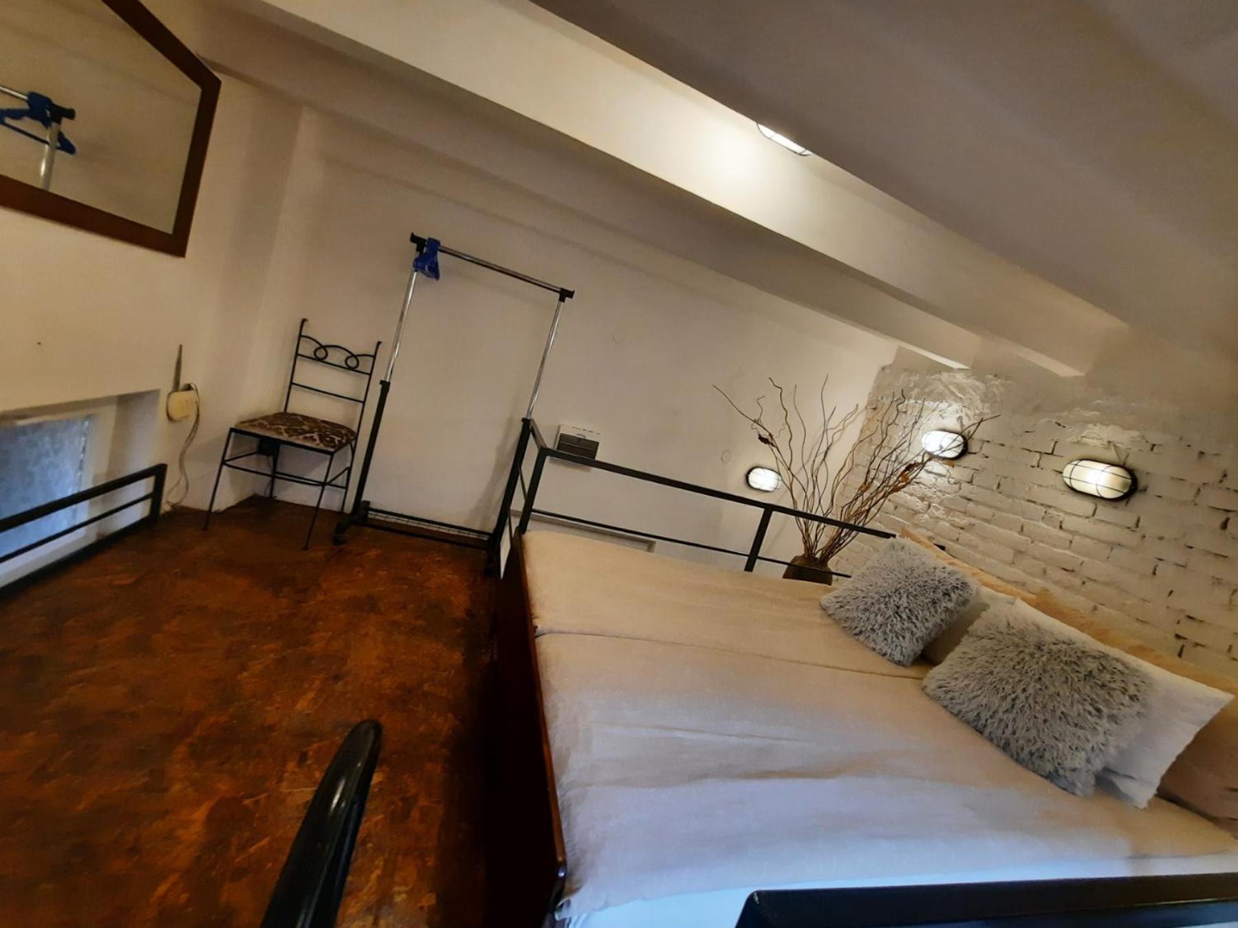 Authentic Centre - Split Level Loft With Patio In Courtyard Apartman *