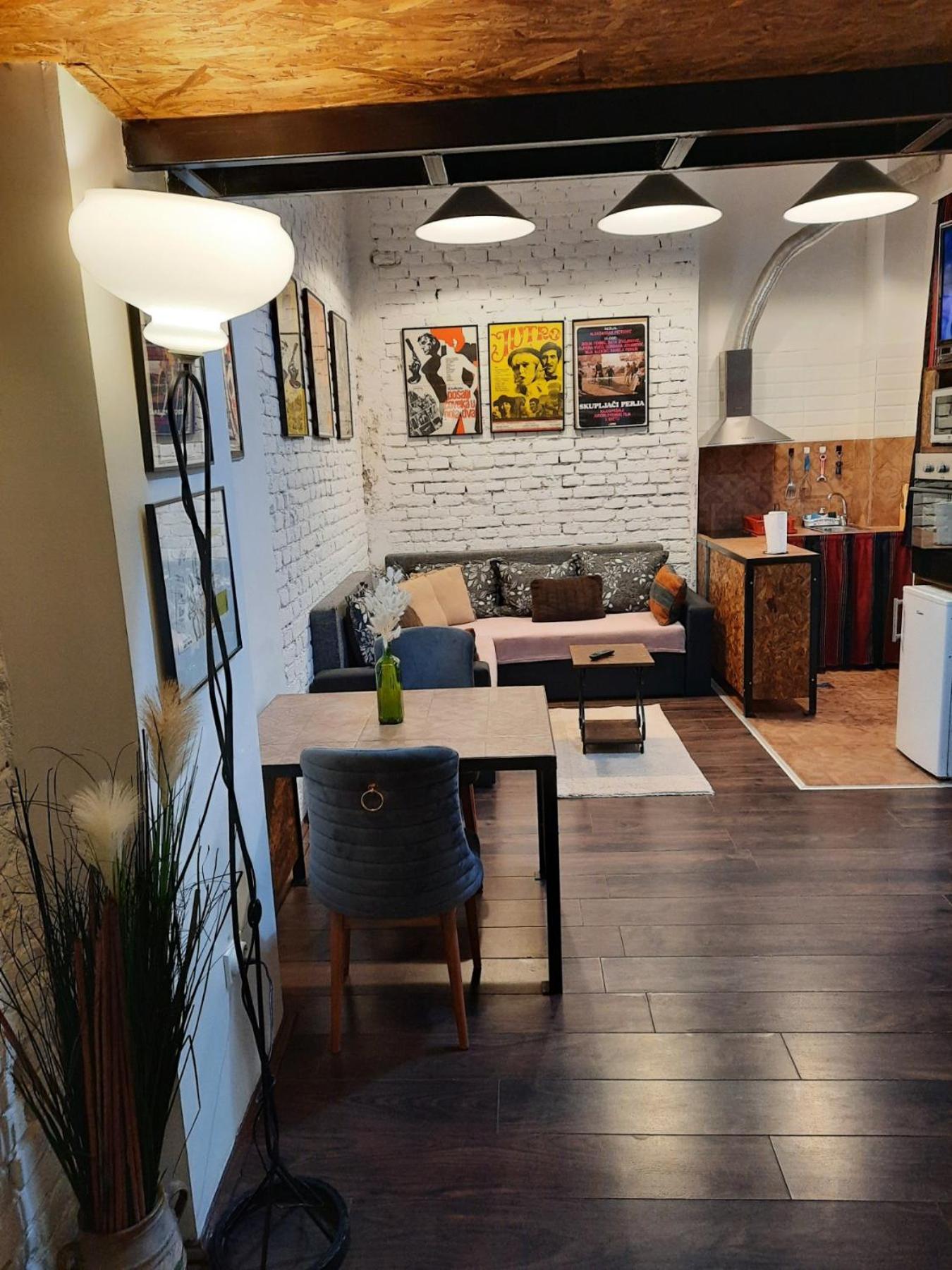Authentic Centre - Split Level Loft With Patio In Courtyard Apartman