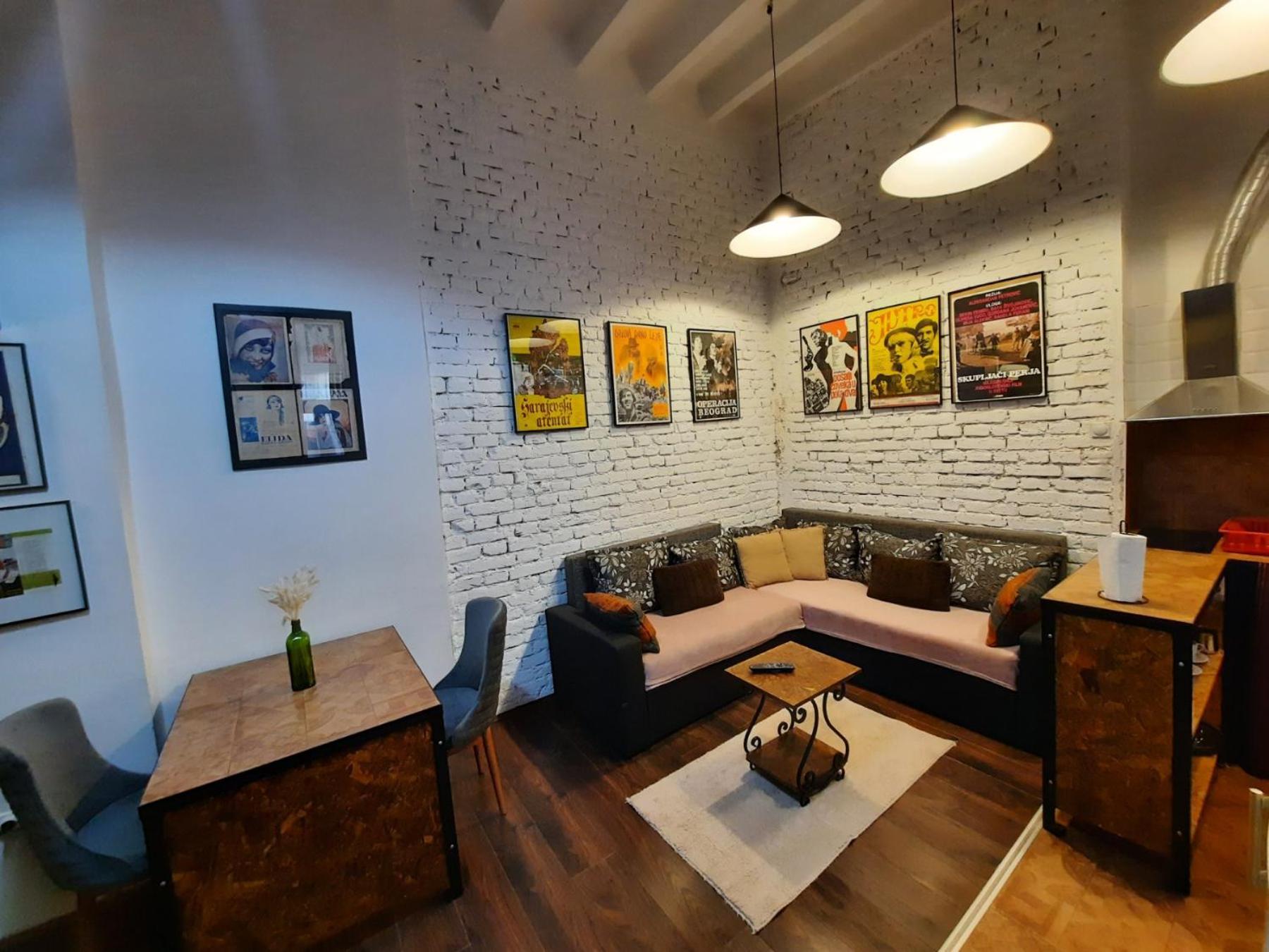 Authentic Centre - Split Level Loft With Patio In Courtyard *