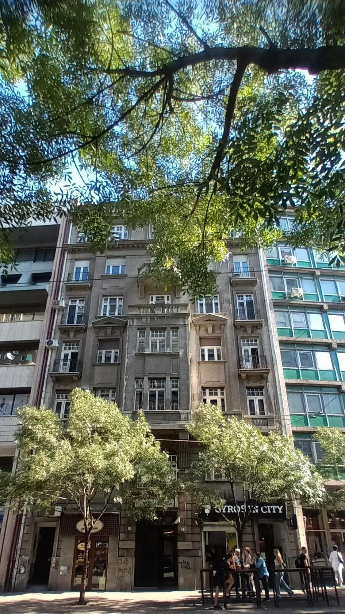 Apartman Authentic Centre - Split Level Loft With Patio In Courtyard *